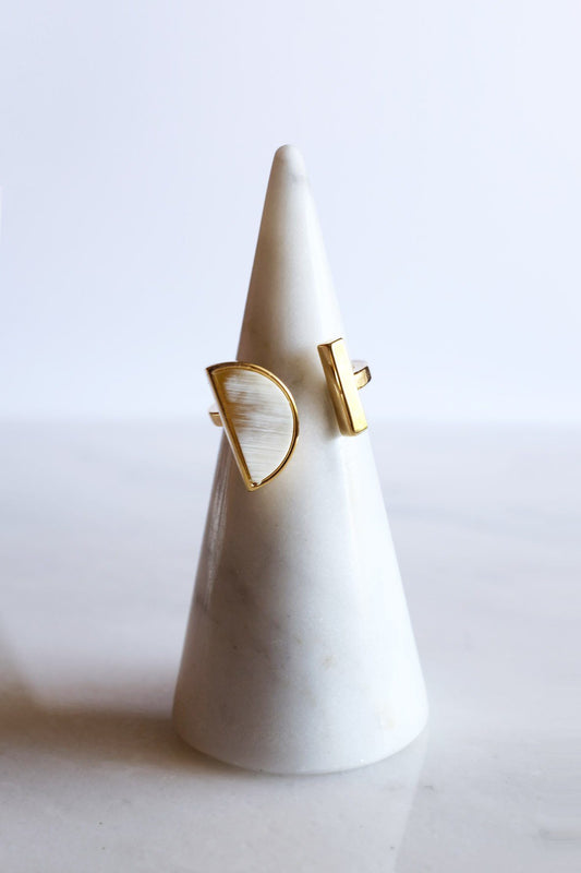 16K Gold Crescent and Bar Ring
